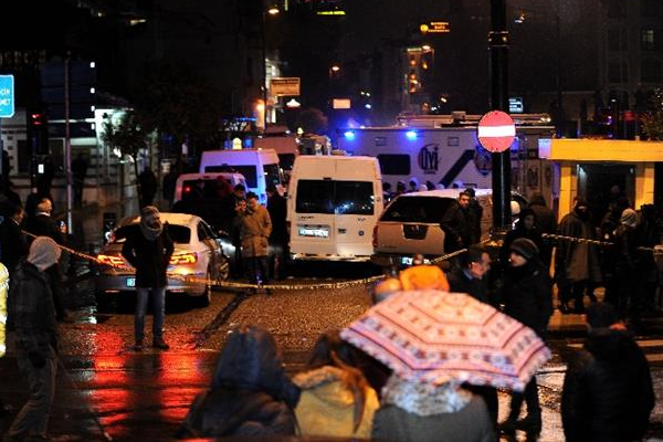 İstanbul Valisi, 'Canlı bomba ölü ele geçirildi'