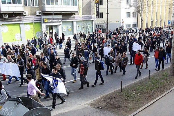 Bosna Hersek'teki protestolar sürüyor