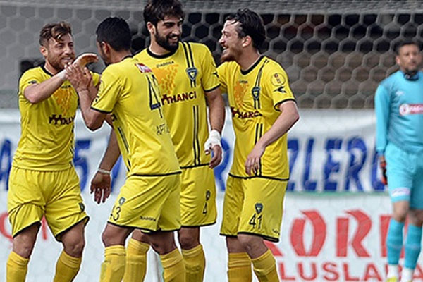 5 gollü İzmir derbisi Bucaspor&#039;un oldu