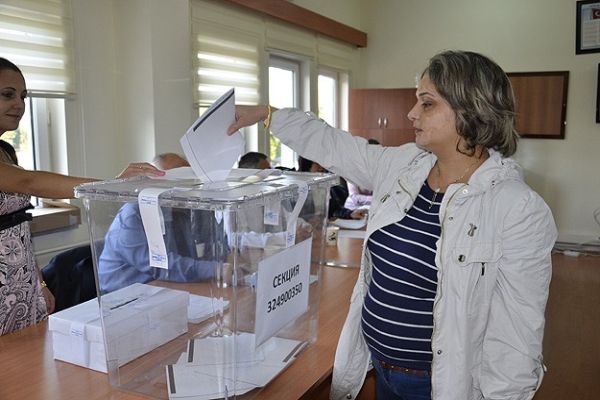 Bulgaristan’da erken seçim için oy kullanma işlemi başladı
