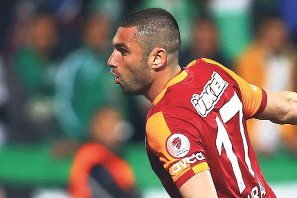 Burak Yılmaz'ın sözleşmesi 2019 yılına kadar uzatıldı