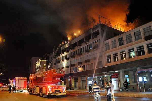 Bursa&#039;da bir iş merkezinde yangın çıktı