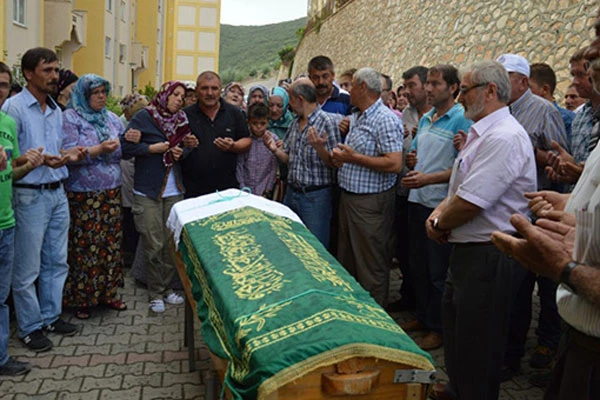 İznik gölünde boğulan gençlerden biri toprağa verildi