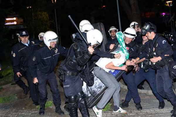 Maç sonrası Bursa&#039;da olaylar çıktı