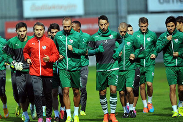 Bursaspor&#039;da Josue ve Civelli idmana katılmadı