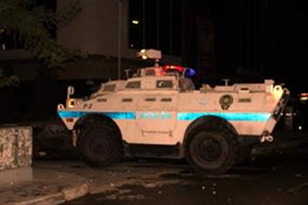 Van'da polisi taşladılar, 3 polis yaralandı