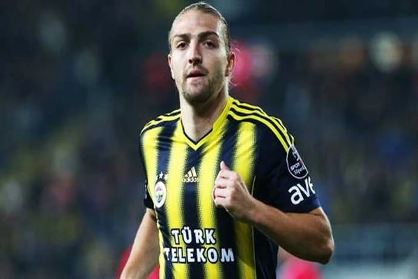 Caner Erkin imzayı atıyor