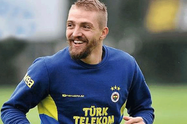 Fenerbahçelilere müjde! Caner Erkin imzayı