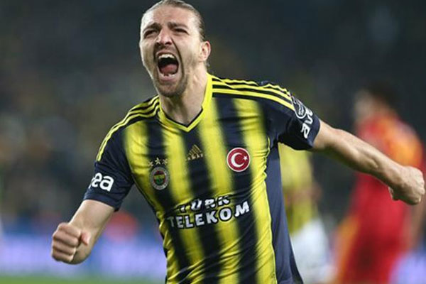 Fenerbahçe&#039;de Caner Erkin zirvesi