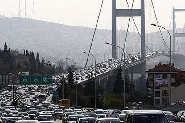 Boğaziçi Köprüsü&#039;nde canına kıyma girişimi