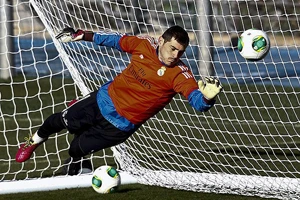 Casillas kendi rekorunu geliştirdi