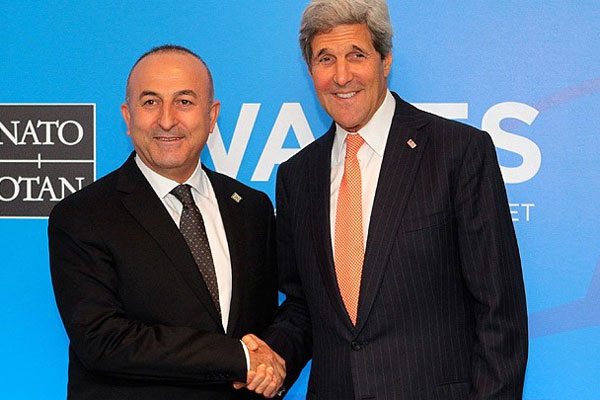 Çavuşoğlu ilk görüşmesini Kerry ile yaptı