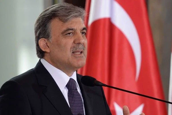Abdullah Gül Bakan Çelik ile bir araya geldi