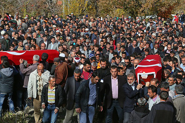 Ermenek&#039;te 2 madenci toprağa verildi