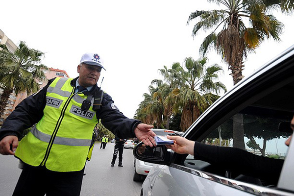 İstanbul&#039;da günde 8 bin sürücüye ceza kesildi