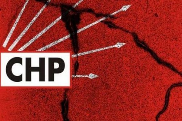 CHP&#039;de istifa depremi