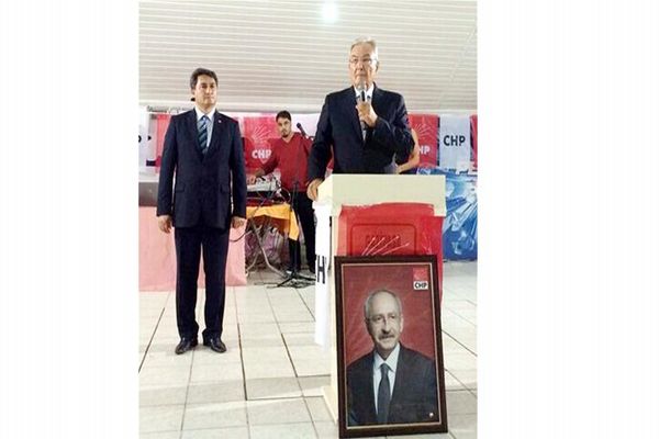 Baykal&#039;ın konuşması sırasında çekilen bu görüntü CHP&#039;yi karıştıracak!