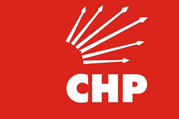 CHP&#039;de inanılmaz kavga, sandalyeler havada uçuştu