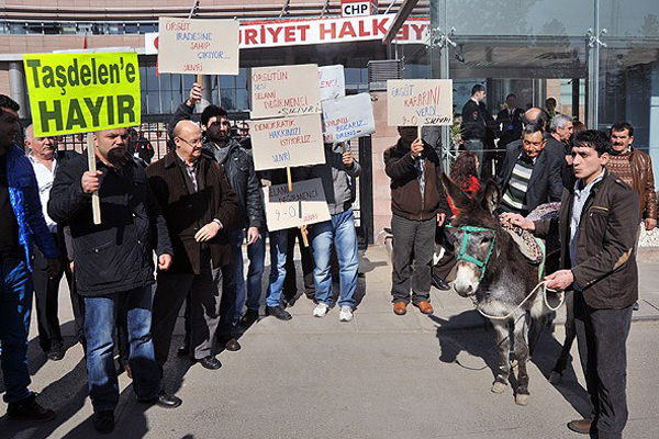 CHP&#039;de eşekli protesto
