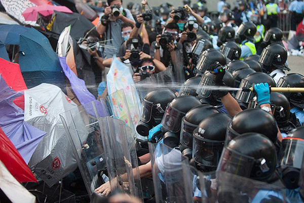 Hong Kong&#039;da hayat durma noktasına geldi