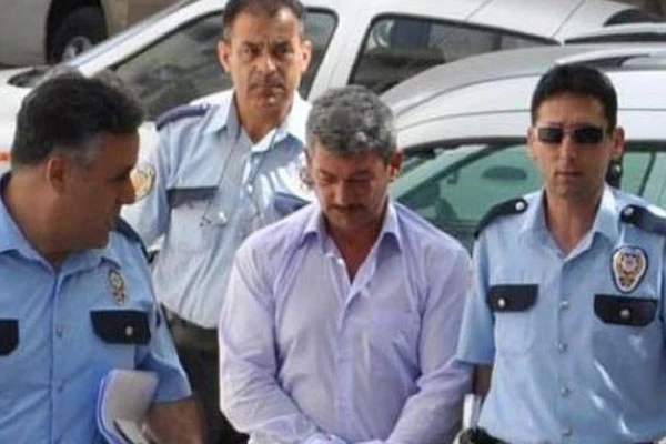 Yaşlı kadının boğazını kesen komşusu çıktı