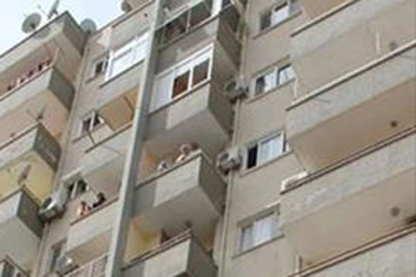 3 yaşındaki çocuk 12. kattan düşerek hayatını kaybetti