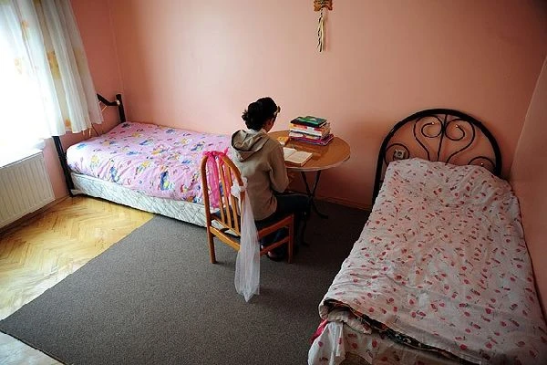 Çocuk bakım evlerine 'standart'