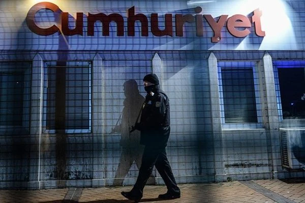 Cumhuriyet gazetesi yazarlarına soruşturma