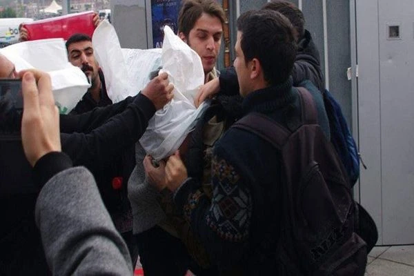 Amerikan askerlerinin başına çuval geçirenler serbest bırakıldı