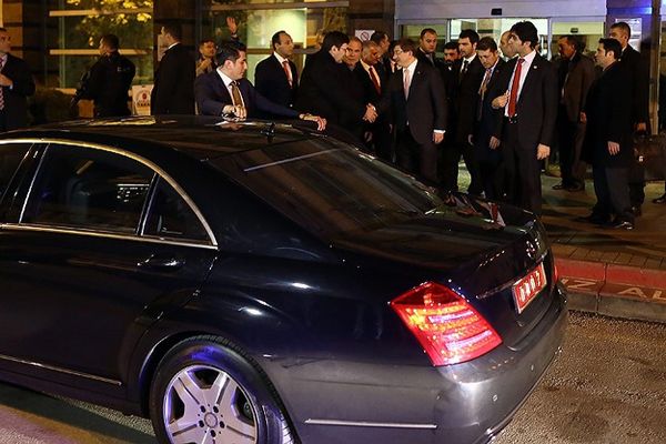 Başbakan Davutoğlu&#039;dan sürpriz ziyaret