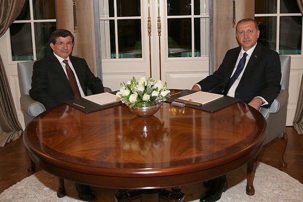 Erdoğan&#039;dan Davutoğlu&#039;na hükümeti kurma görevi