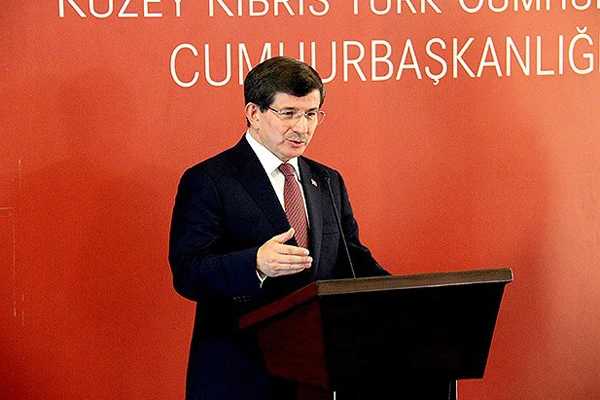 Davutoğlu'ndan Samaras'a barış çağrısı