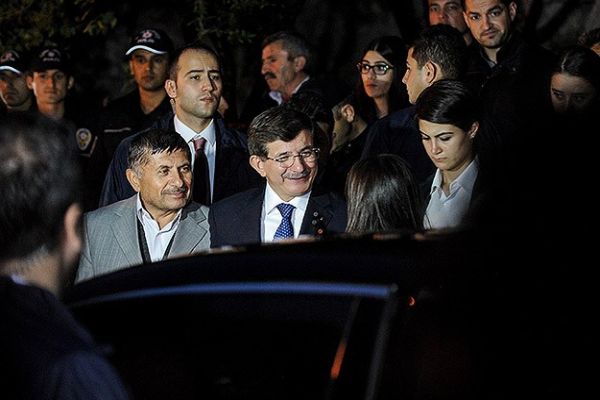 Davutoğlu&#039;ndan şehit ailesine taziye ziyareti