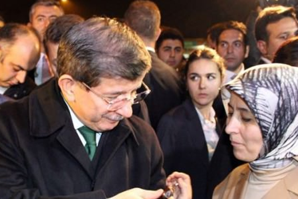 Davutoğlu çiftinden taziye ziyareti