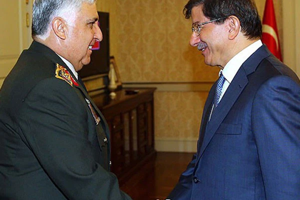 Başbakan Ahmet Davutoğlu, Özel'i kabul etti