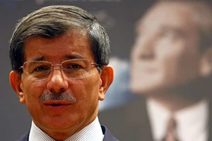 Davutoğlu'ndan sert tepki