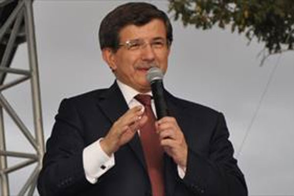 Başbakan Davutoğlu memleketinde yoğun ilgi gördü