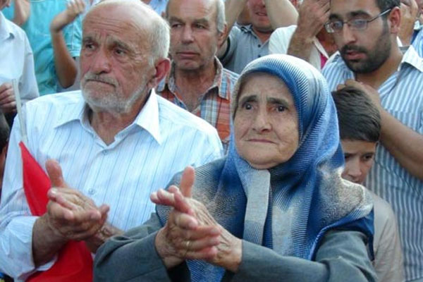Davutoğlu&#039;nun halası gözyaşlarını tutamadı