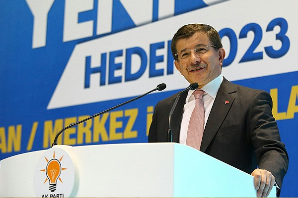 Davutoğlu, &#039;MİT&#039;i siyasi tartışmalara çekmeyin&#039;