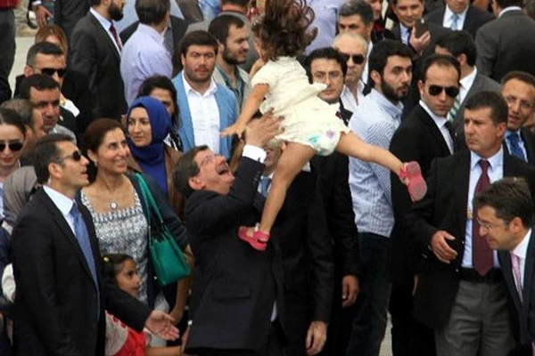 Başbakan Ahmet Davutoğlu'nun rehine mutluluğu