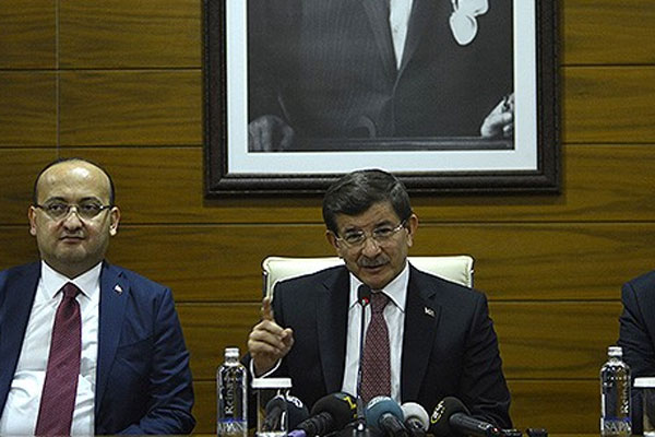 Başbakan Davutoğlu, &#039;Güvenli bölgeler şimdiden ilan edilsin&#039;
