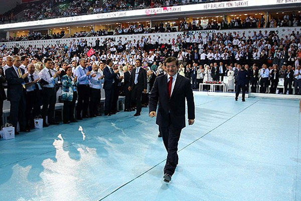 Ahmet Davutoğlu AK Parti&#039;nin yeni Genel Başkanı seçildi