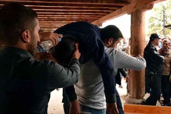 Önce kız arkadaşını öldürdü, sonra kendini astı