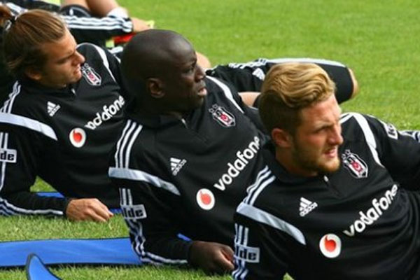 Beşiktaş&#039;ta Demba ba ilk antrenmanına çıktı