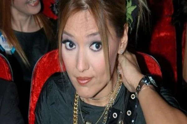 Demet Akalın'ın bebeğinin fotosu için 100 bin lira