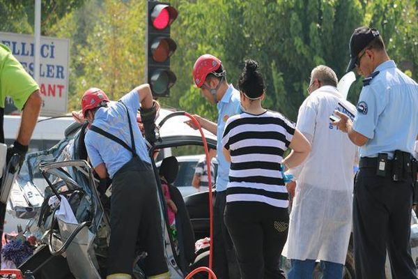 Denizli&#039;de feci kaza, 3 ölü