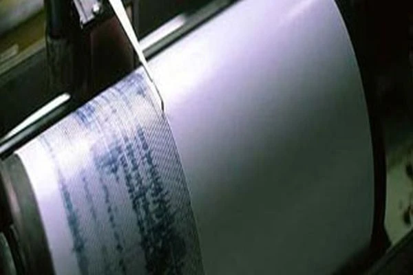 Ege'de ve Bingöl'de korkutan deprem