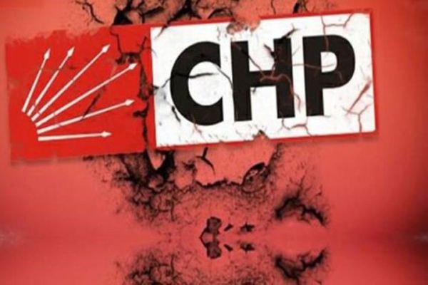 CHP&#039;de istifa depremi