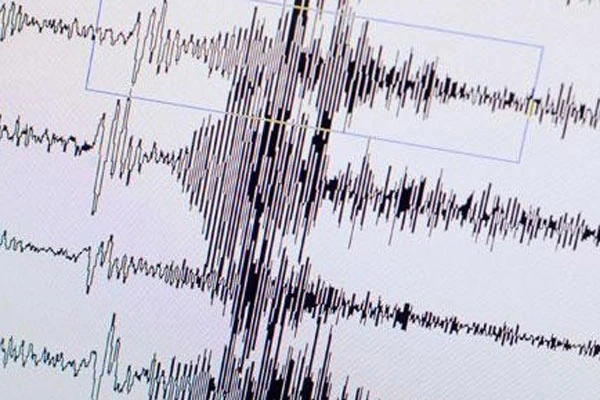 İzmir'de korkutan deprem