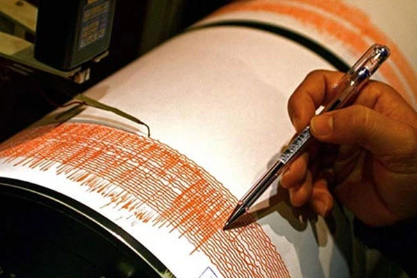 Van'da korkutan deprem